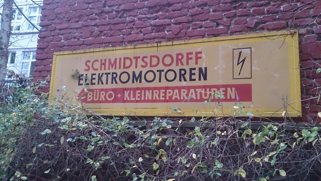 Schild im Hof