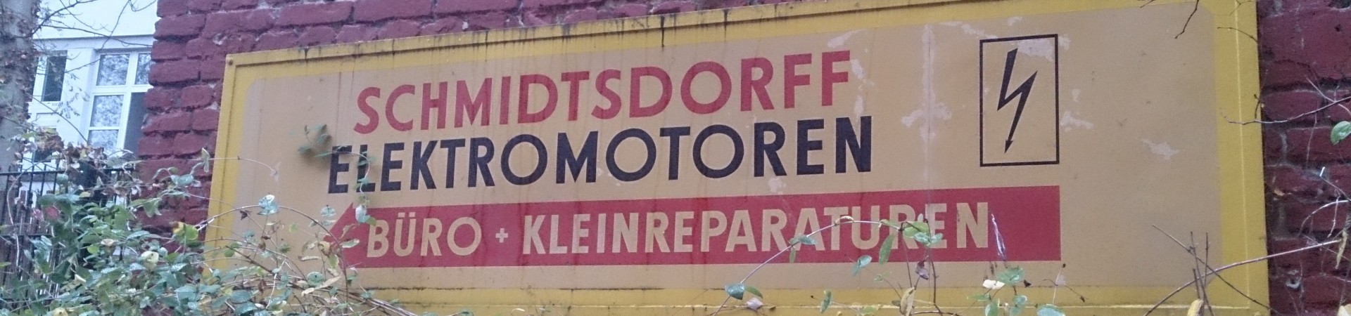 cropped-Schild-im-Hof.jpg
